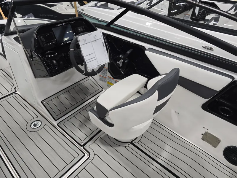 Slide: The Image of Yamaha 195S 2026 - 15