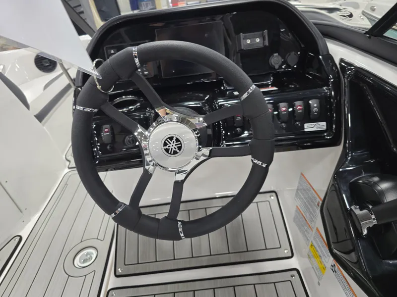 Slide: The Image of Yamaha 195S 2026 - 17