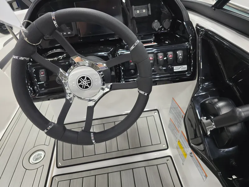 Slide: The Image of Yamaha 195S 2026 - 19