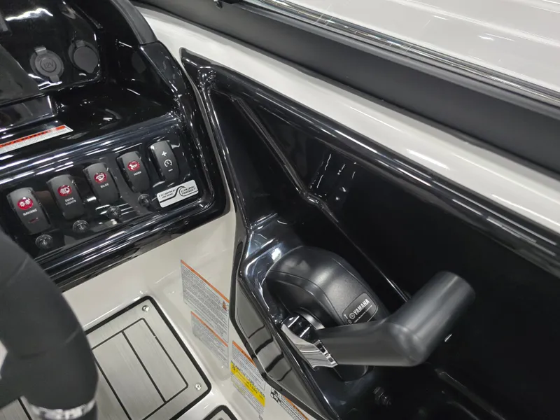 Slide: The Image of Yamaha 195S 2026 - 20