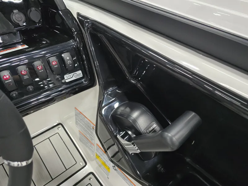 Slide: The Image of Yamaha 195S 2026 - 21