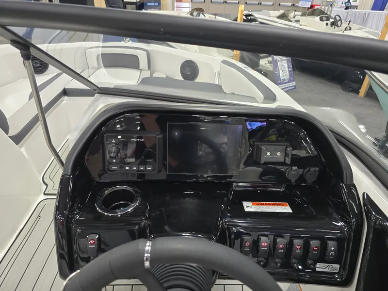 Slide: The Image of Yamaha 195S 2026 - 24