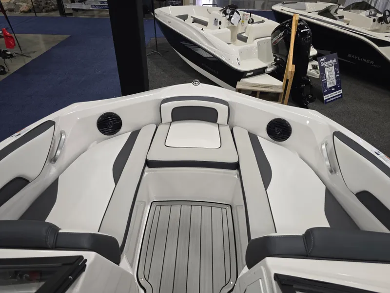 Slide: The Image of Yamaha 195S 2026 - 25