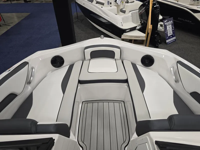 Slide: The Image of Yamaha 195S 2026 - 28