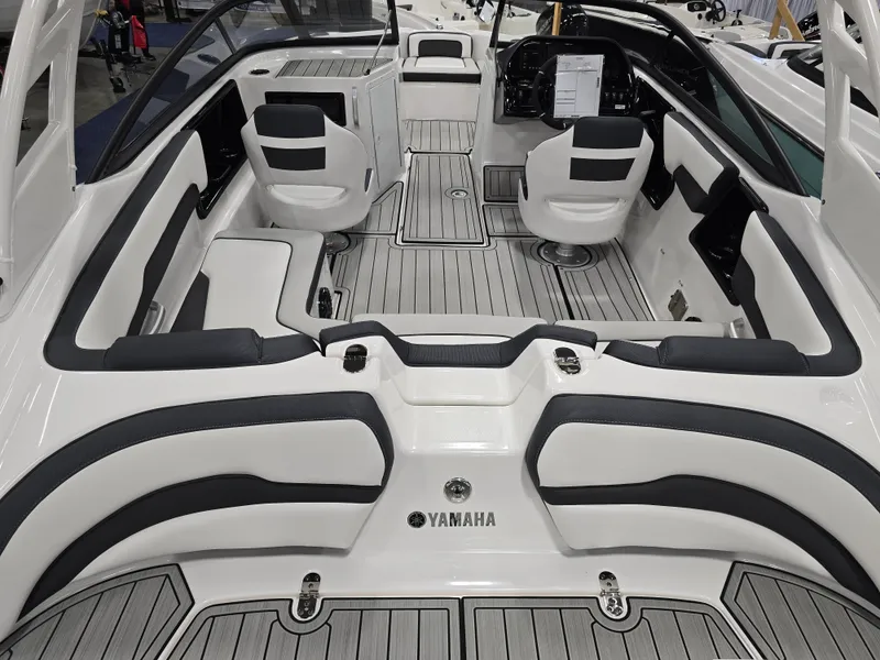 Slide: The Image of Yamaha 195S 2026 - 8