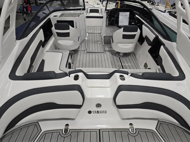 Slide: The Image of Yamaha 195S 2026 - 9