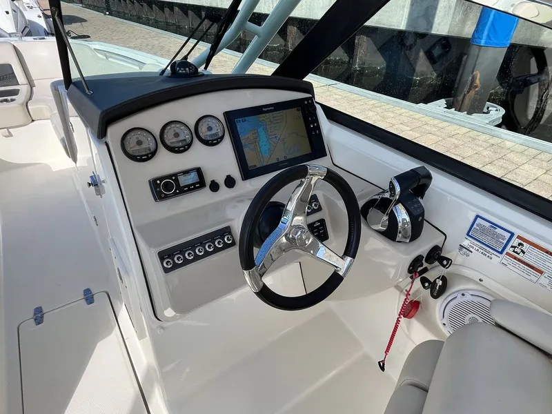 Slide: The Image of Boston Whaler 270 VANTAGE 2019 - 17