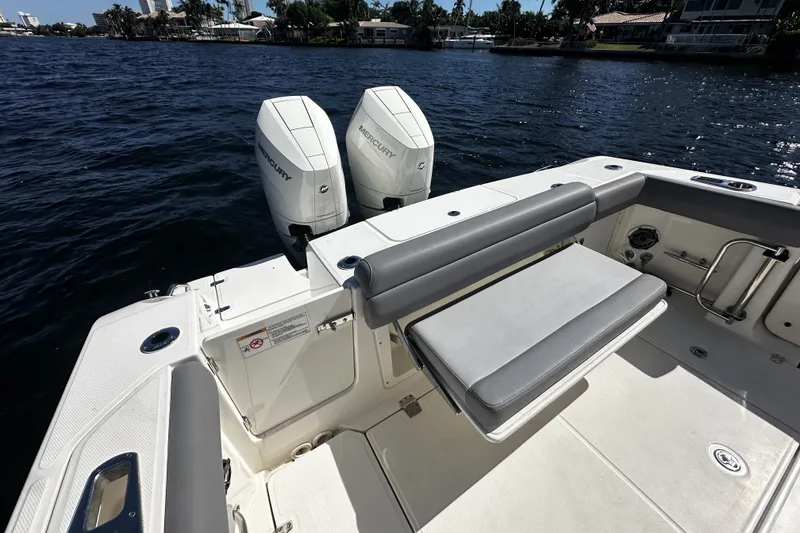 Slide: The Image of Boston Whaler 330 OUTRAGE 2024 - 21