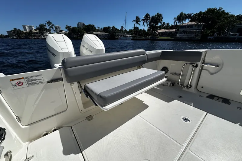 Slide: The Image of Boston Whaler 330 OUTRAGE 2024 - 22