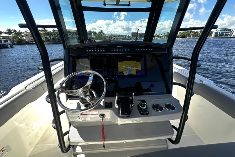Slide: The Image of Boston Whaler 330 OUTRAGE 2024 - 37