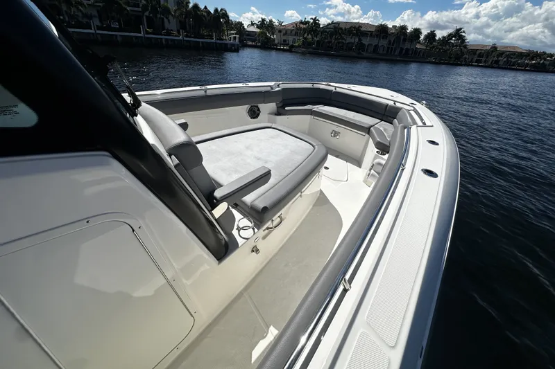 Slide: The Image of Boston Whaler 330 OUTRAGE 2024 - 45