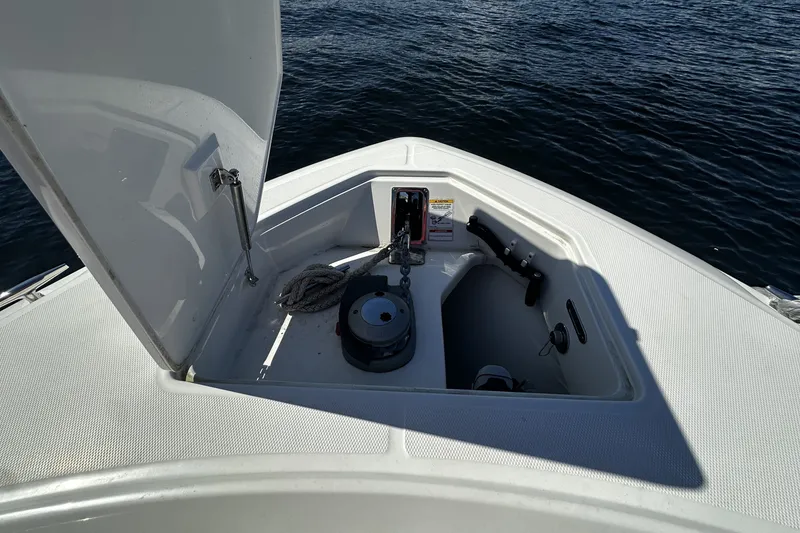 Slide: The Image of Boston Whaler 330 OUTRAGE 2024 - 52