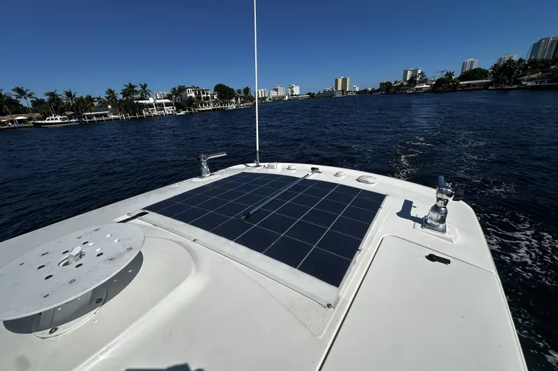 Slide: The Image of Boston Whaler 330 OUTRAGE 2024 - 54