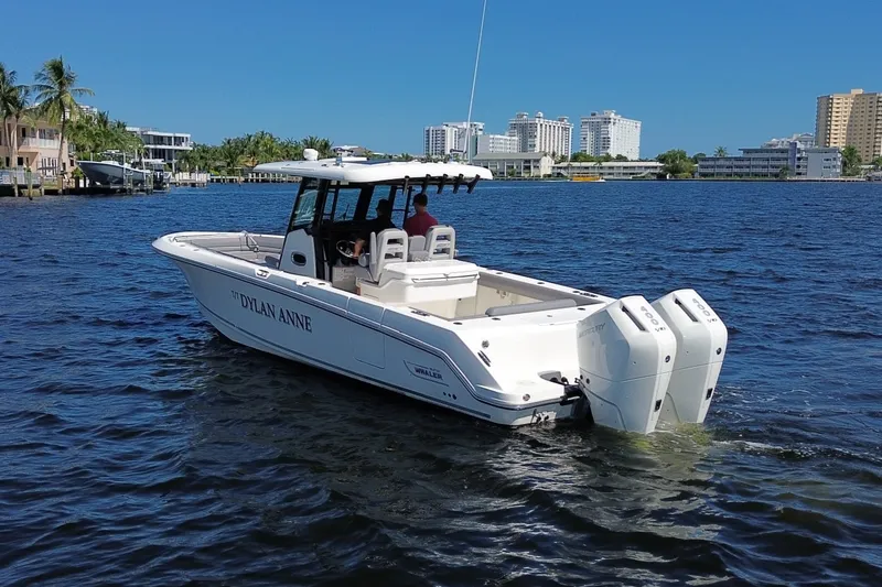 Slide: The Image of Boston Whaler 330 OUTRAGE 2024 - 7