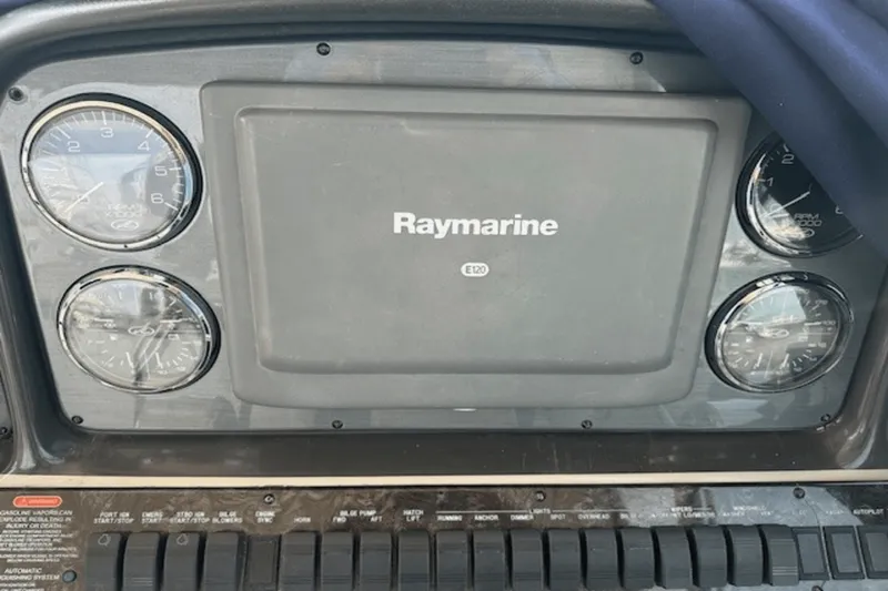 Slide: The Image of Sea Ray 38 Sundancer 2006 - 12