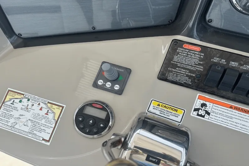 Slide: The Image of Sea Ray 38 Sundancer 2006 - 13