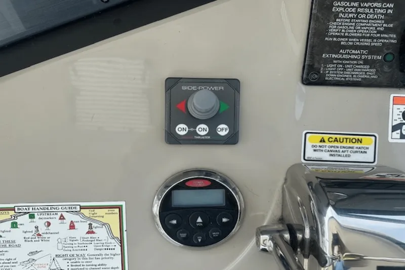 Slide: The Image of Sea Ray 38 Sundancer 2006 - 14