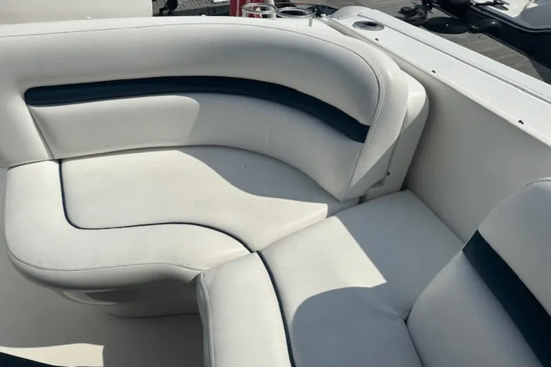 Slide: The Image of Sea Ray 38 Sundancer 2006 - 15