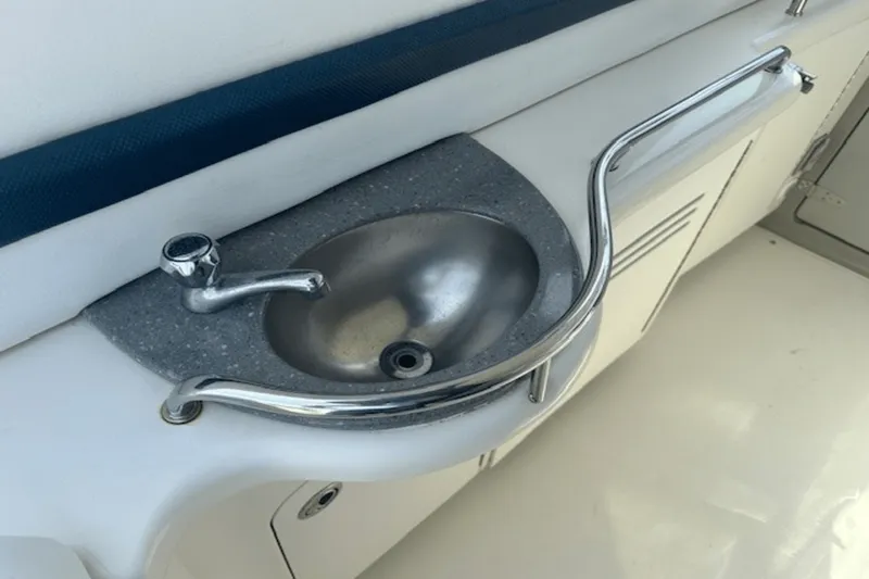 Slide: The Image of Sea Ray 38 Sundancer 2006 - 16