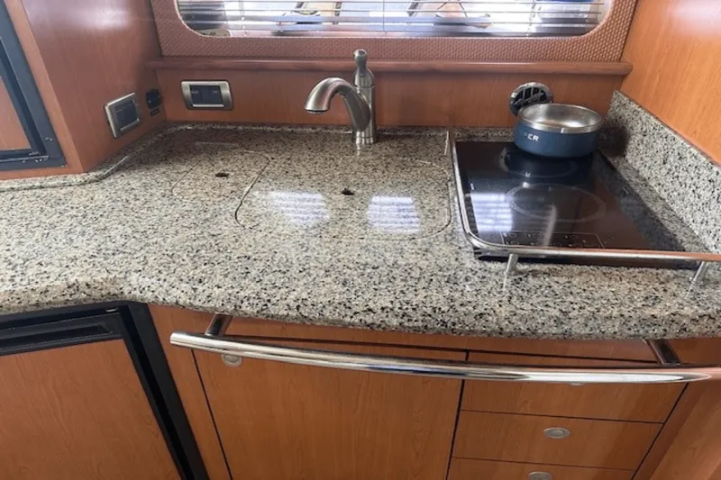 Slide: The Image of Sea Ray 38 Sundancer 2006 - 18