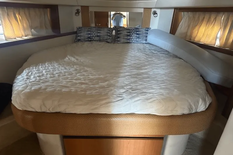 Slide: The Image of Sea Ray 38 Sundancer 2006 - 22