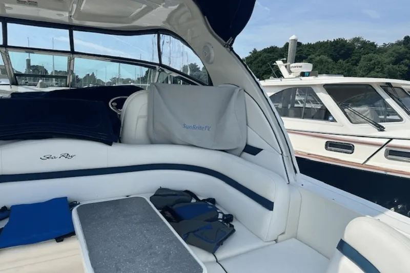 Slide: The Image of Sea Ray 38 Sundancer 2006 - 24