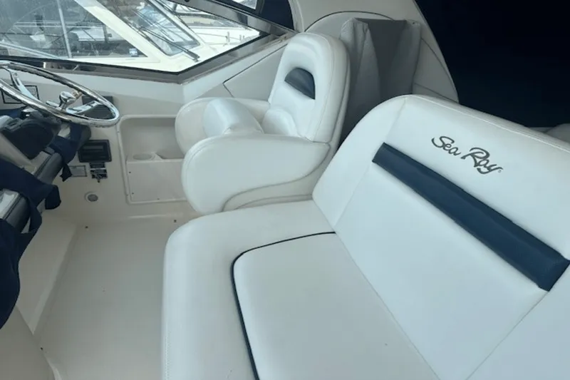 Slide: The Image of Sea Ray 38 Sundancer 2006 - 8