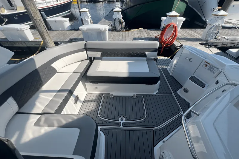 Slide: The Image of Monterey 335 SPORT YACHT 2021 - 12