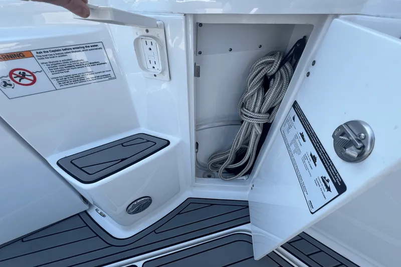 Slide: The Image of Monterey 335 SPORT YACHT 2021 - 17