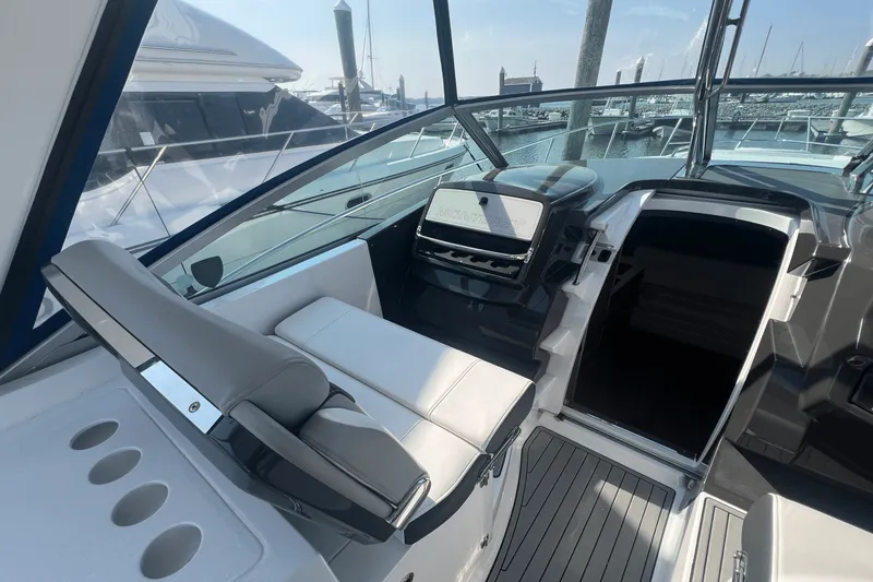 Slide: The Image of Monterey 335 SPORT YACHT 2021 - 20