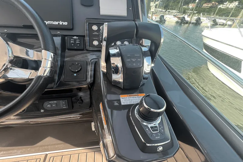 Slide: The Image of Monterey 335 SPORT YACHT 2021 - 24