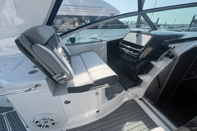 Slide: The Image of Monterey 335 SPORT YACHT 2021 - 25