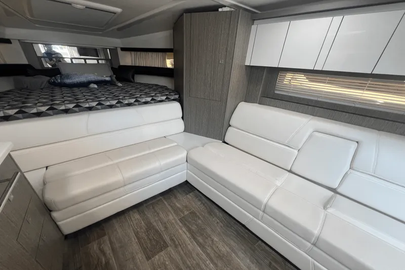 Slide: The Image of Monterey 335 SPORT YACHT 2021 - 33