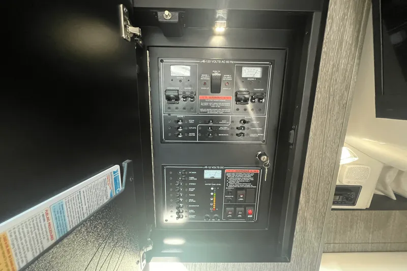 Slide: The Image of Monterey 335 SPORT YACHT 2021 - 41