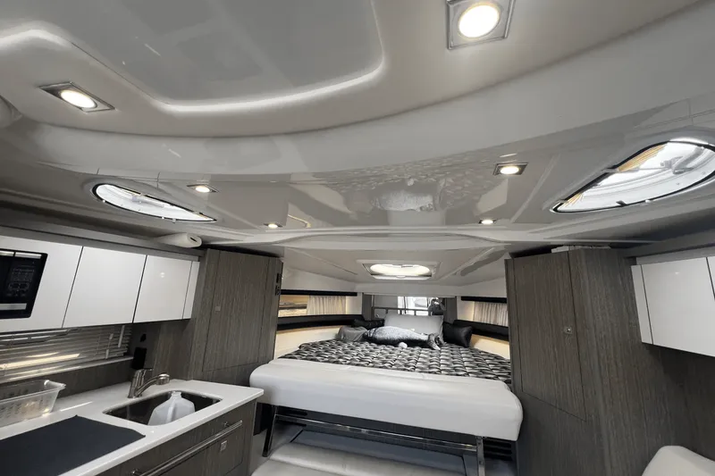 Slide: The Image of Monterey 335 SPORT YACHT 2021 - 43