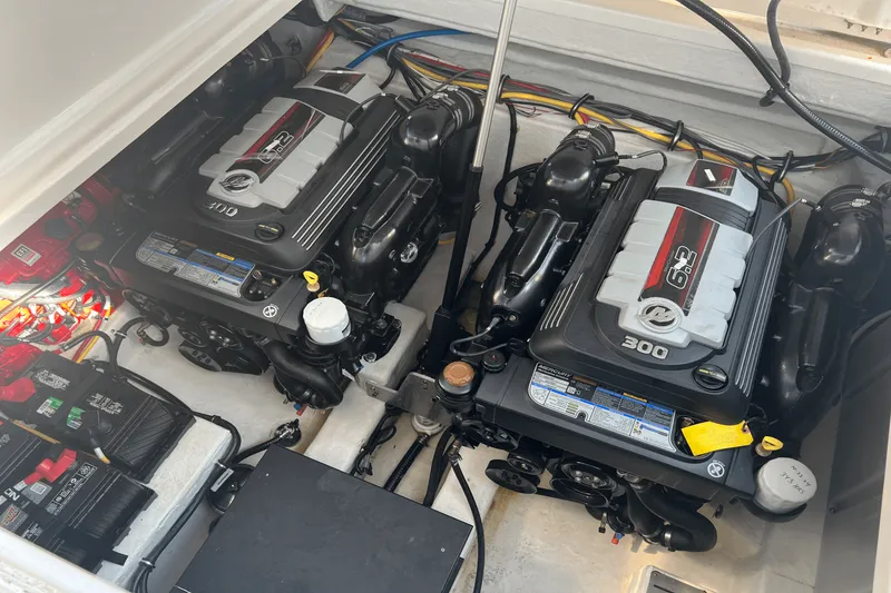 Slide: The Image of Monterey 335 SPORT YACHT 2021 - 46