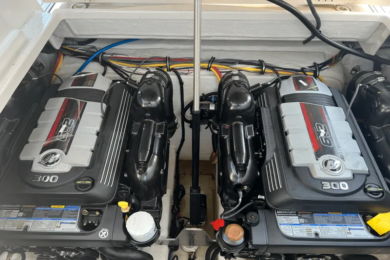 Slide: The Image of Monterey 335 SPORT YACHT 2021 - 47