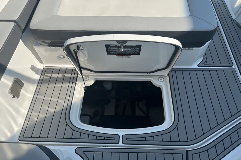 Slide: The Image of Monterey 335 SPORT YACHT 2021 - 48