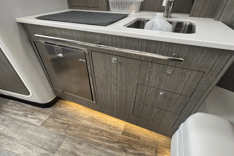 Slide: The Image of Monterey 335 SPORT YACHT 2021 - 51