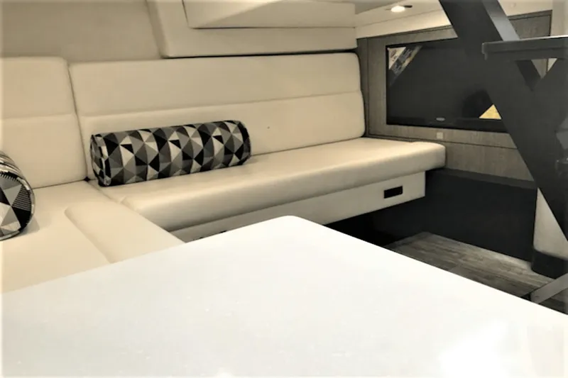 Slide: The Image of Monterey 335 SPORT YACHT 2021 - 54