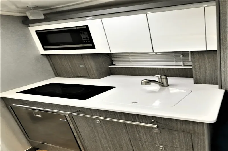 Slide: The Image of Monterey 335 SPORT YACHT 2021 - 57