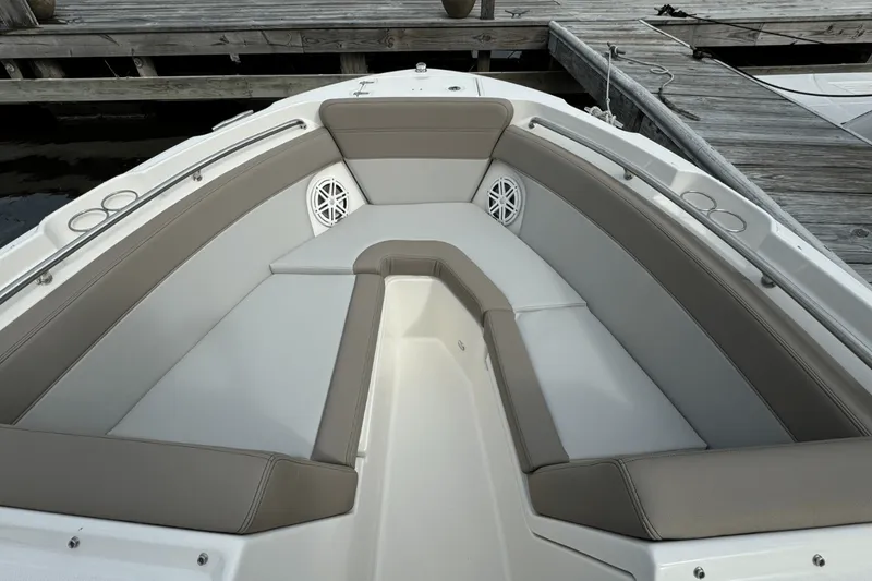 Slide: The Image of Boston Whaler 210 Vantage 2024 - 23