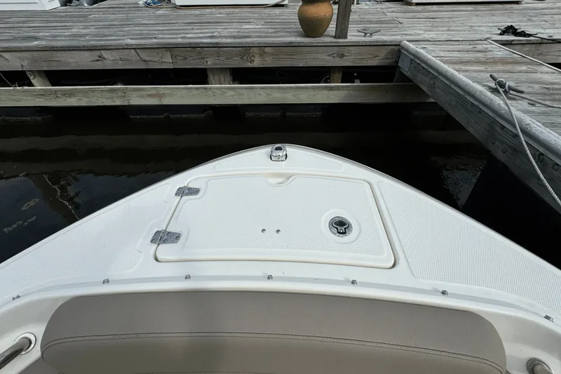 Slide: The Image of Boston Whaler 210 Vantage 2024 - 25