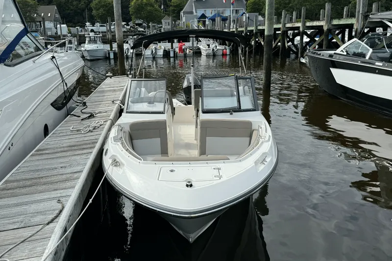 Slide: The Image of Boston Whaler 210 Vantage 2024 - 32