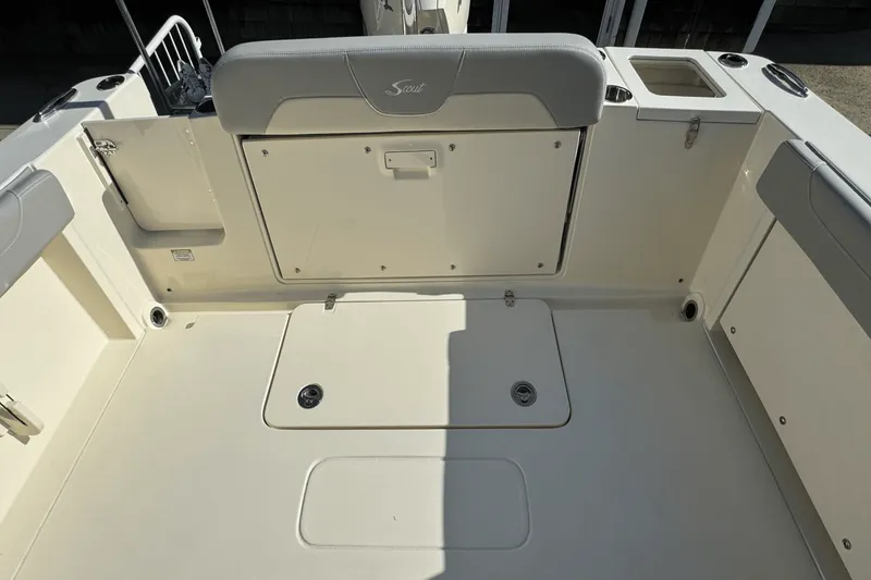 Slide: The Image of Scout 240 Dorado 2025 - 11