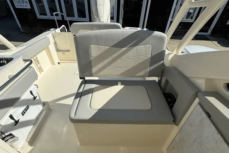 Slide: The Image of Scout 240 Dorado 2025 - 19