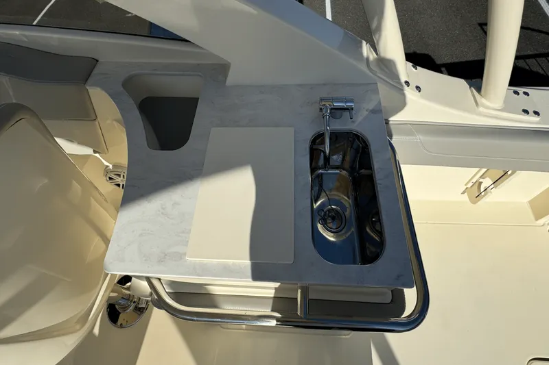 Slide: The Image of Scout 240 Dorado 2025 - 22