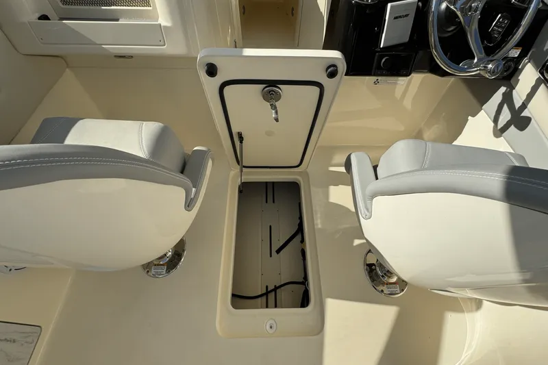 Slide: The Image of Scout 240 Dorado 2025 - 26