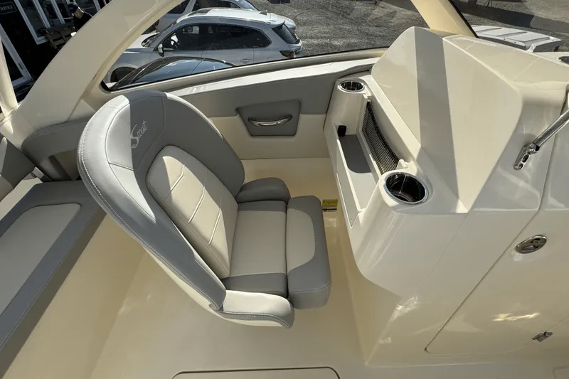 Slide: The Image of Scout 240 Dorado 2025 - 28