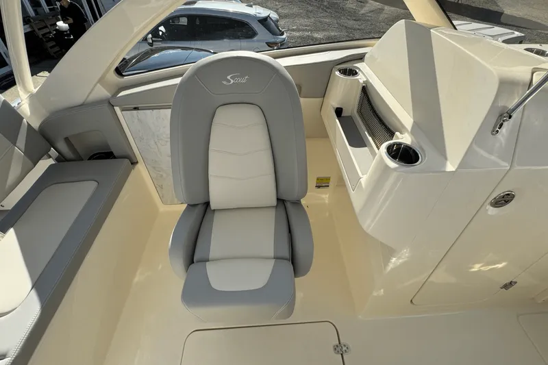 Slide: The Image of Scout 240 Dorado 2025 - 29